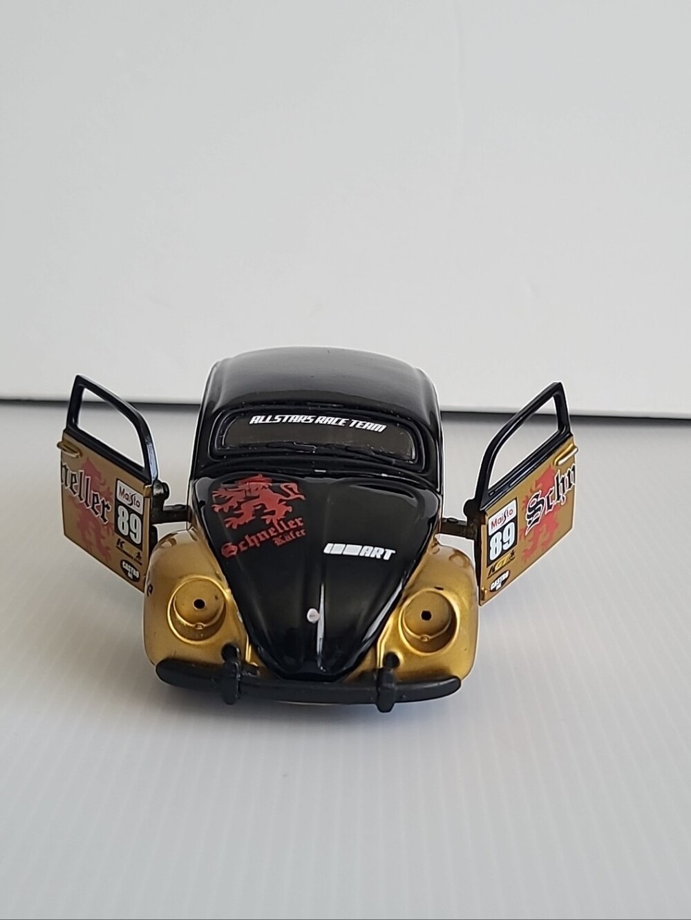 Gold & Black Vintage Beetle Toy Car - 'Schneller' Racer Maisto 1/24 Scale Rare - Picture 16 of 16